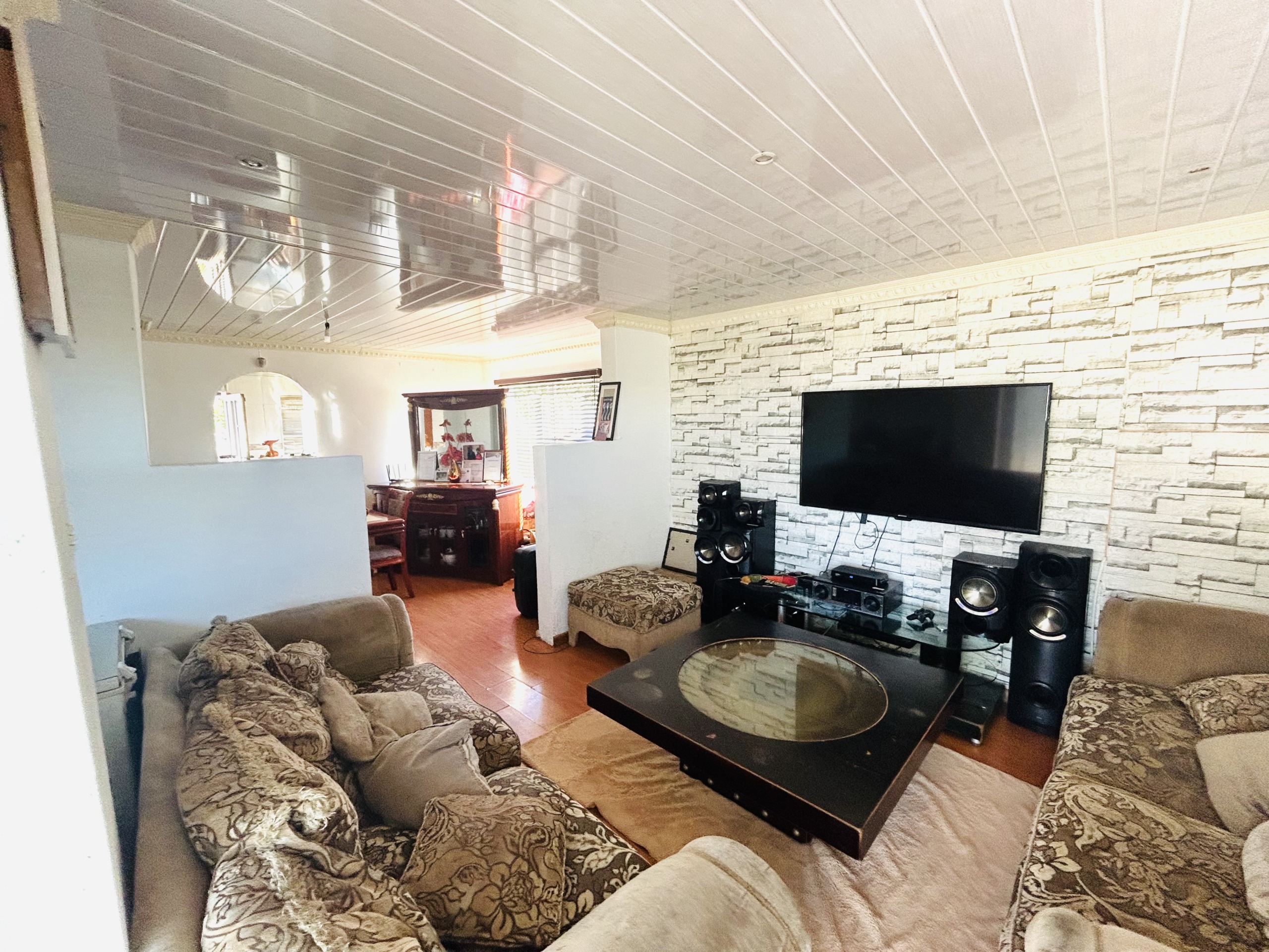 IMG_4334 Stunning 3 bedroom home with outside flats!