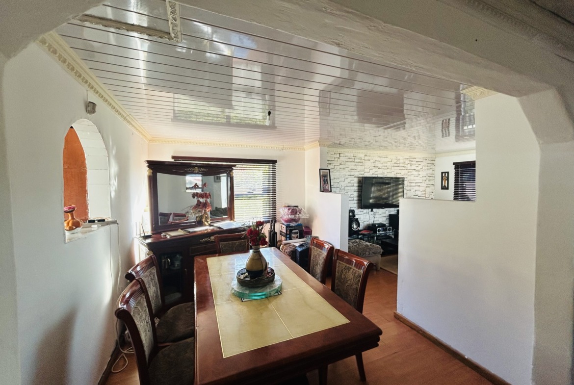 Stunning 3 bedroom home with outside flats!
