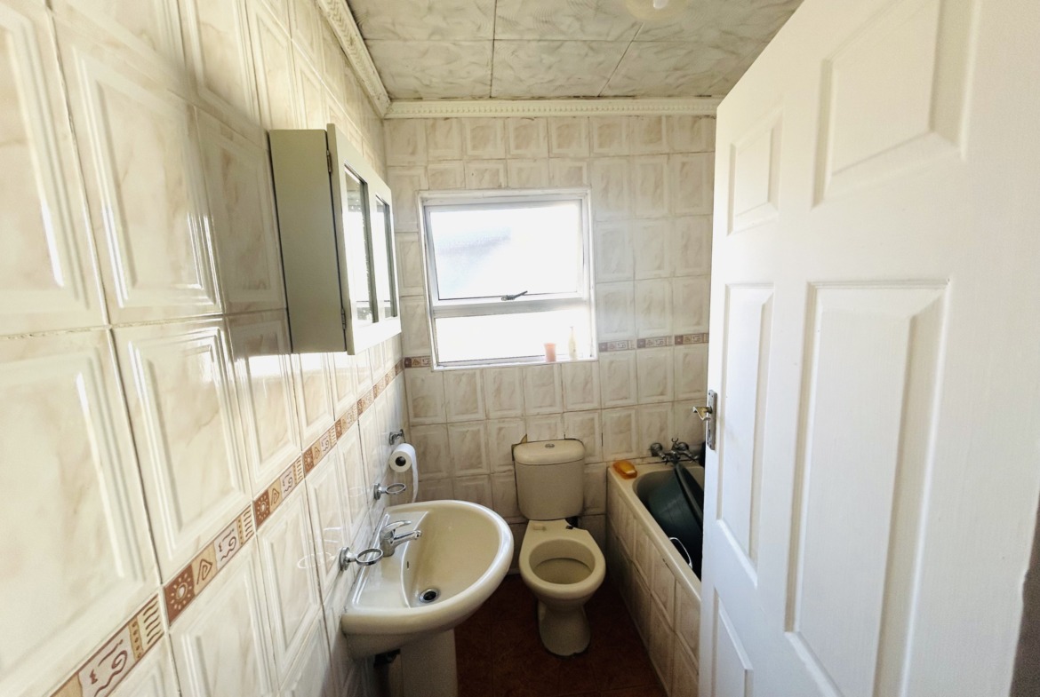 Stunning 3 bedroom home with outside flats!
