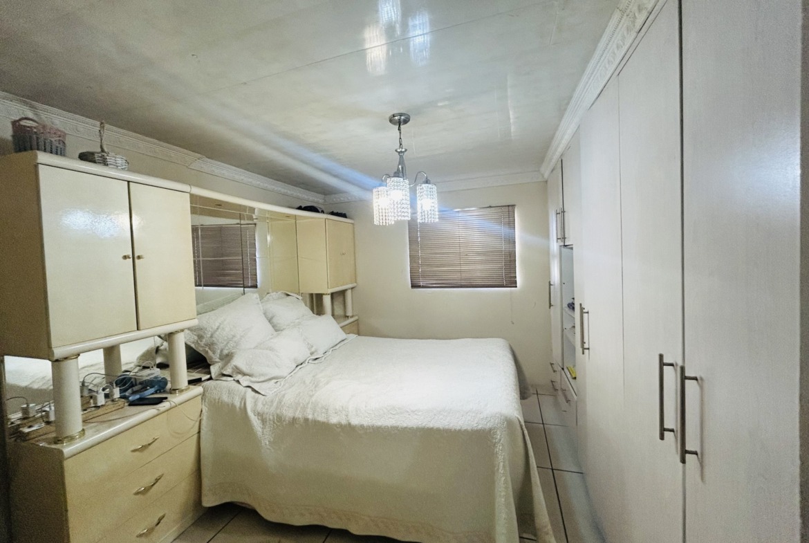 Stunning 3 bedroom home with outside flats!