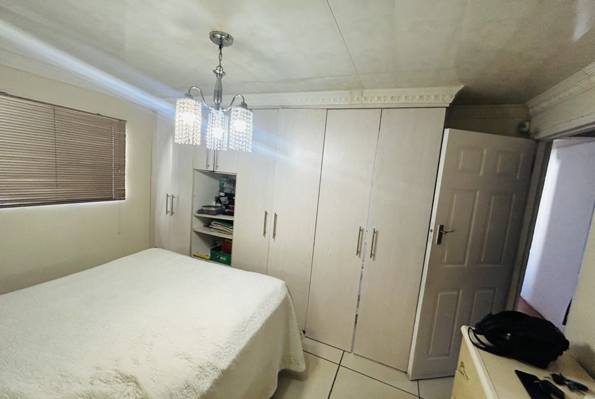 Stunning 3 bedroom home with outside flats!