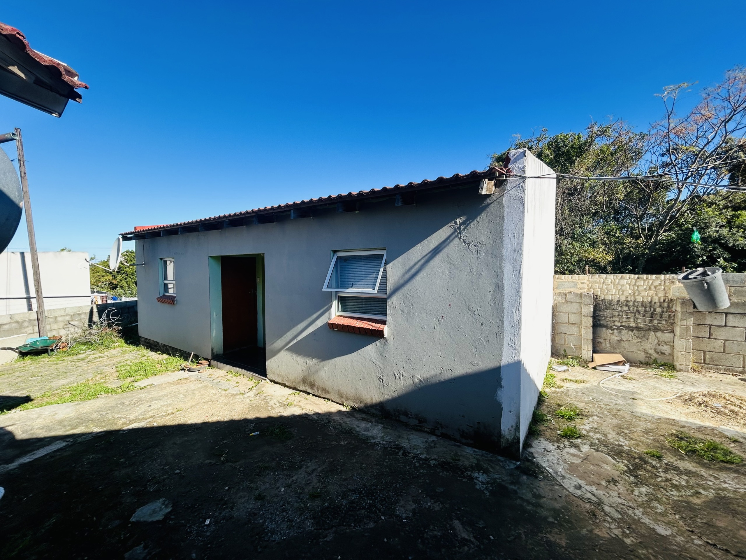 IMG_4387 Stunning 3 bedroom home with outside flats!