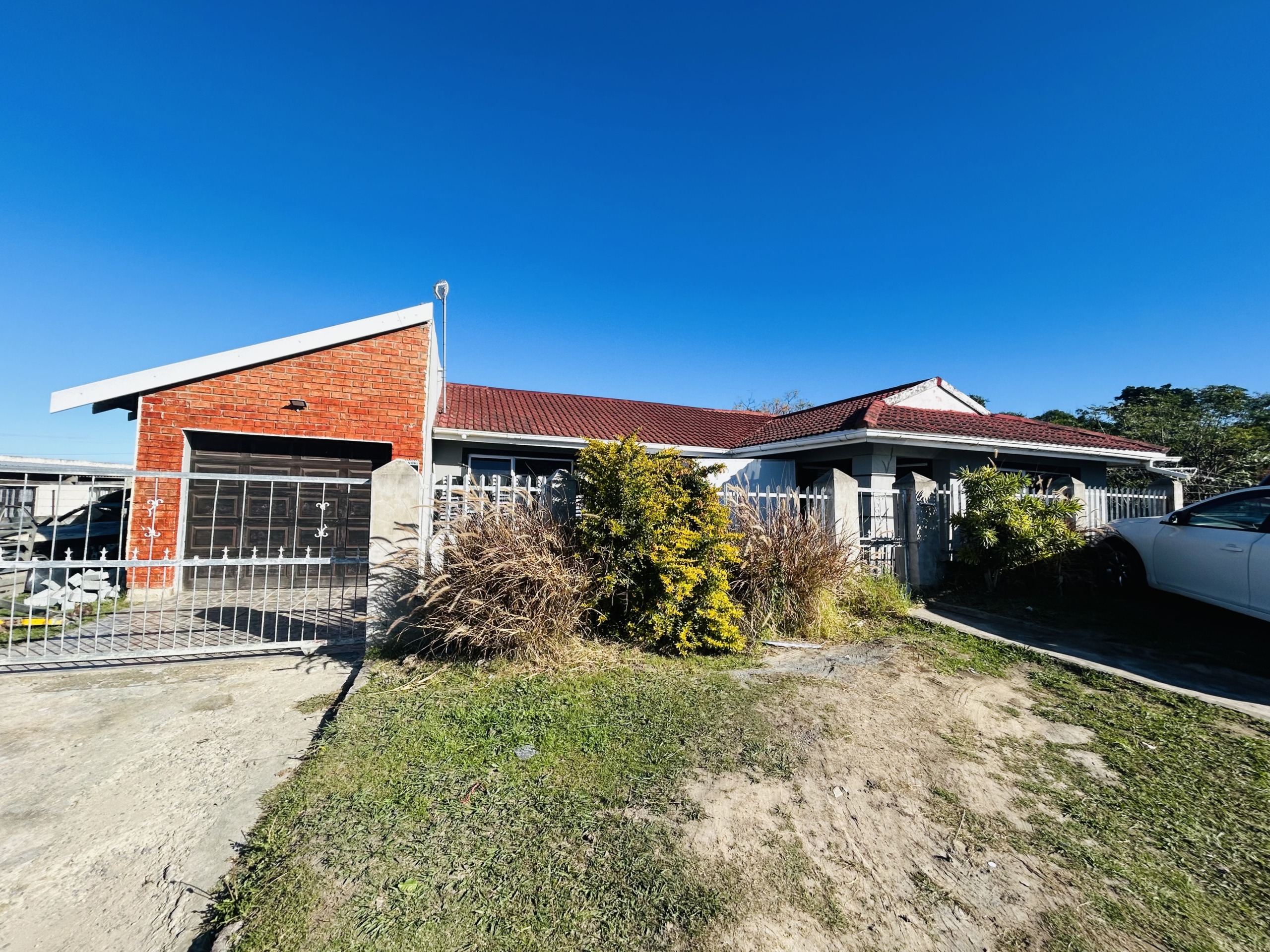 IMG_4406 Stunning 3 bedroom home with outside flats!
