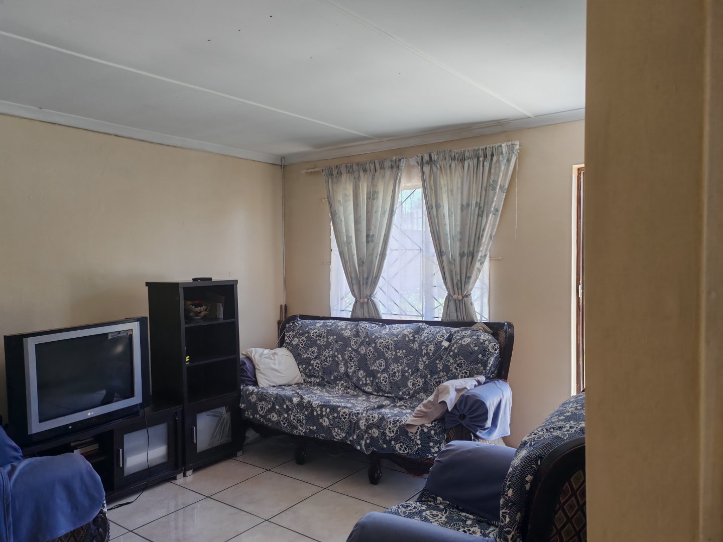 10 2 Bedroom House for Sale in Dawn