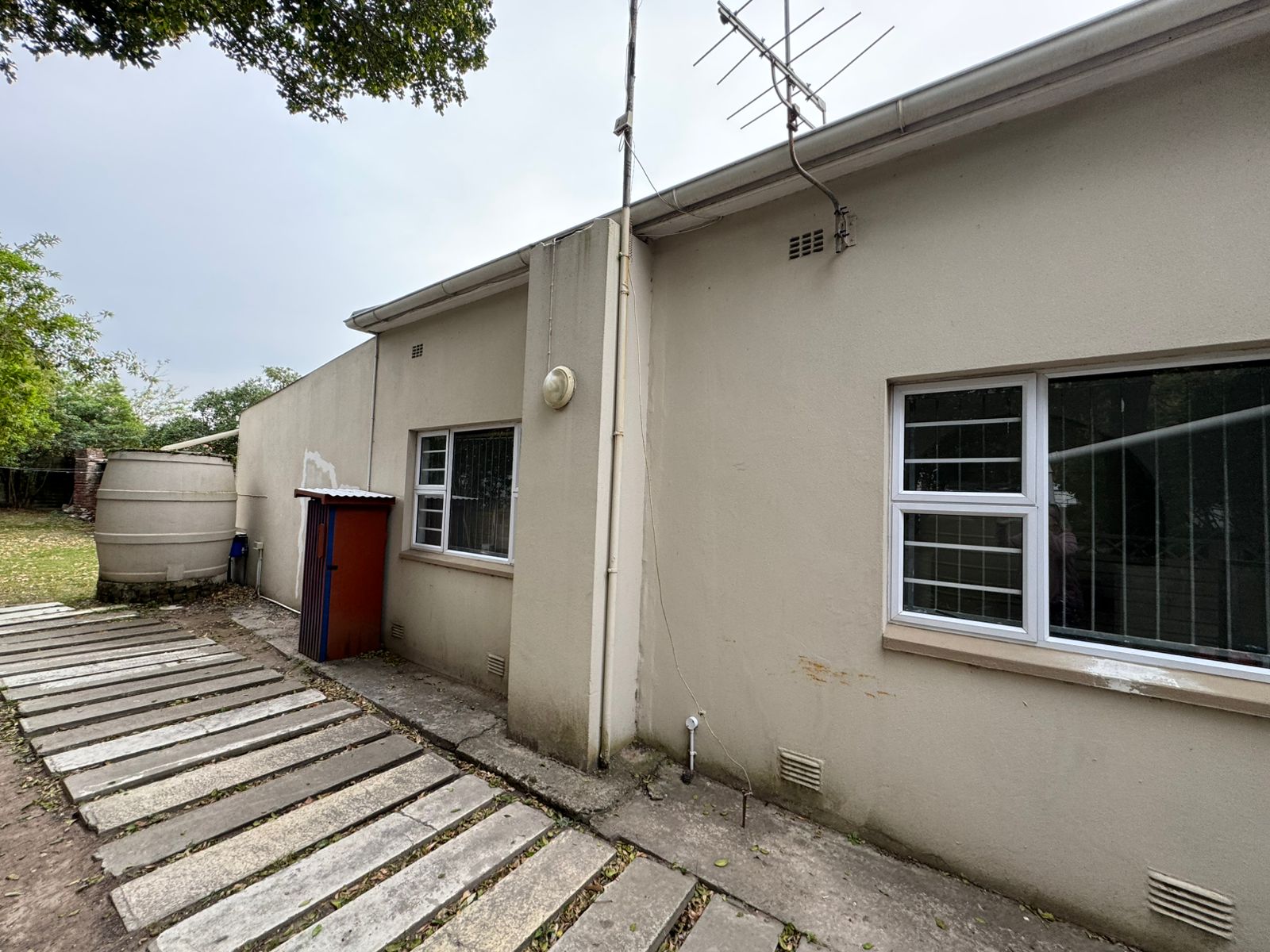1000028295 Beautiful Property For Sale In Berea, East London