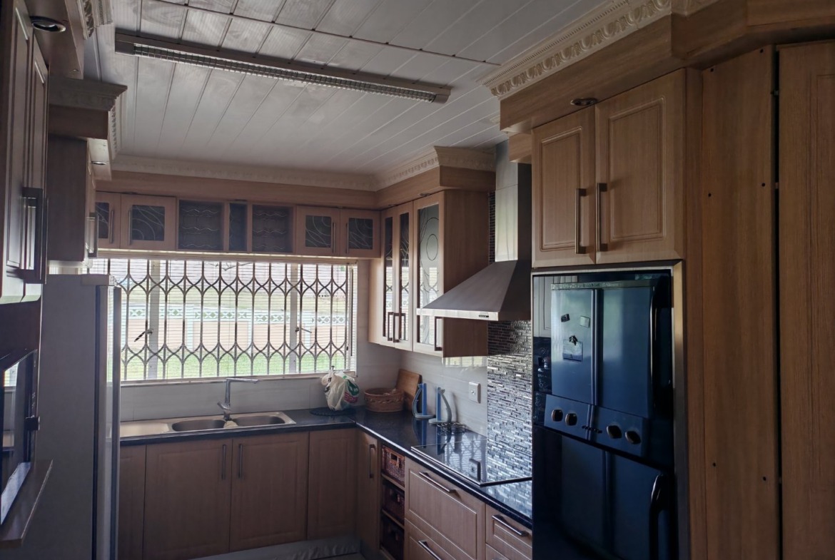 4 Bedroom house for sale in Saxilby Amalinda