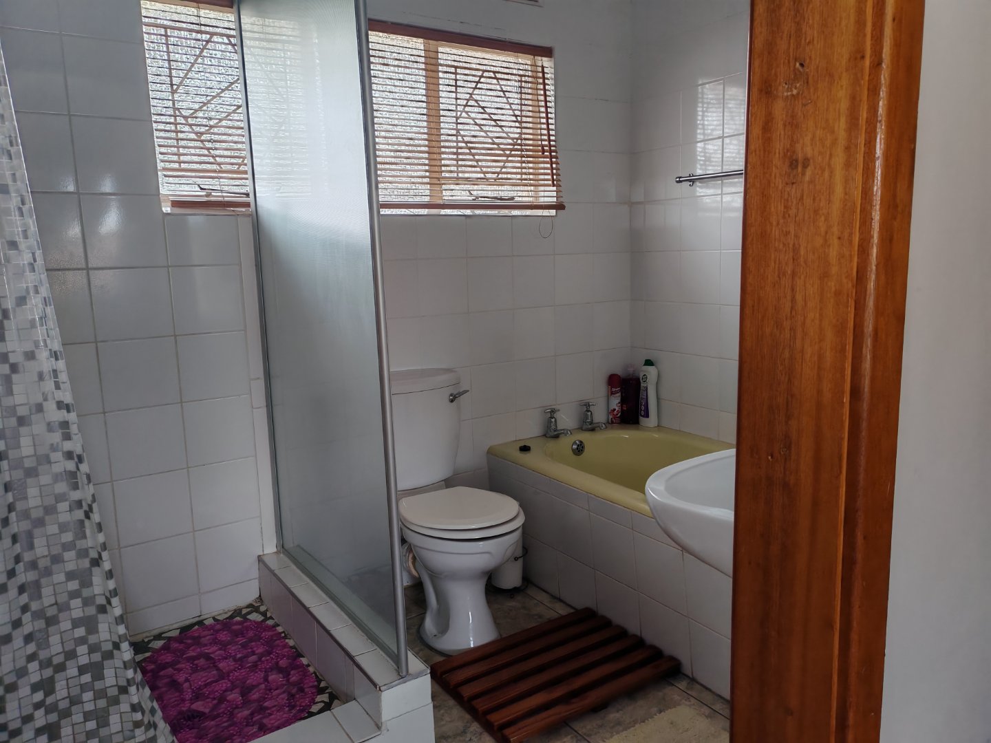 24 4 Bedroom house for sale in Saxilby Amalinda