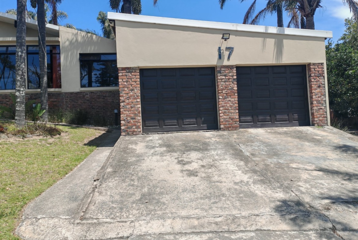 3 Bedroom House For Sale in Beacon Bay