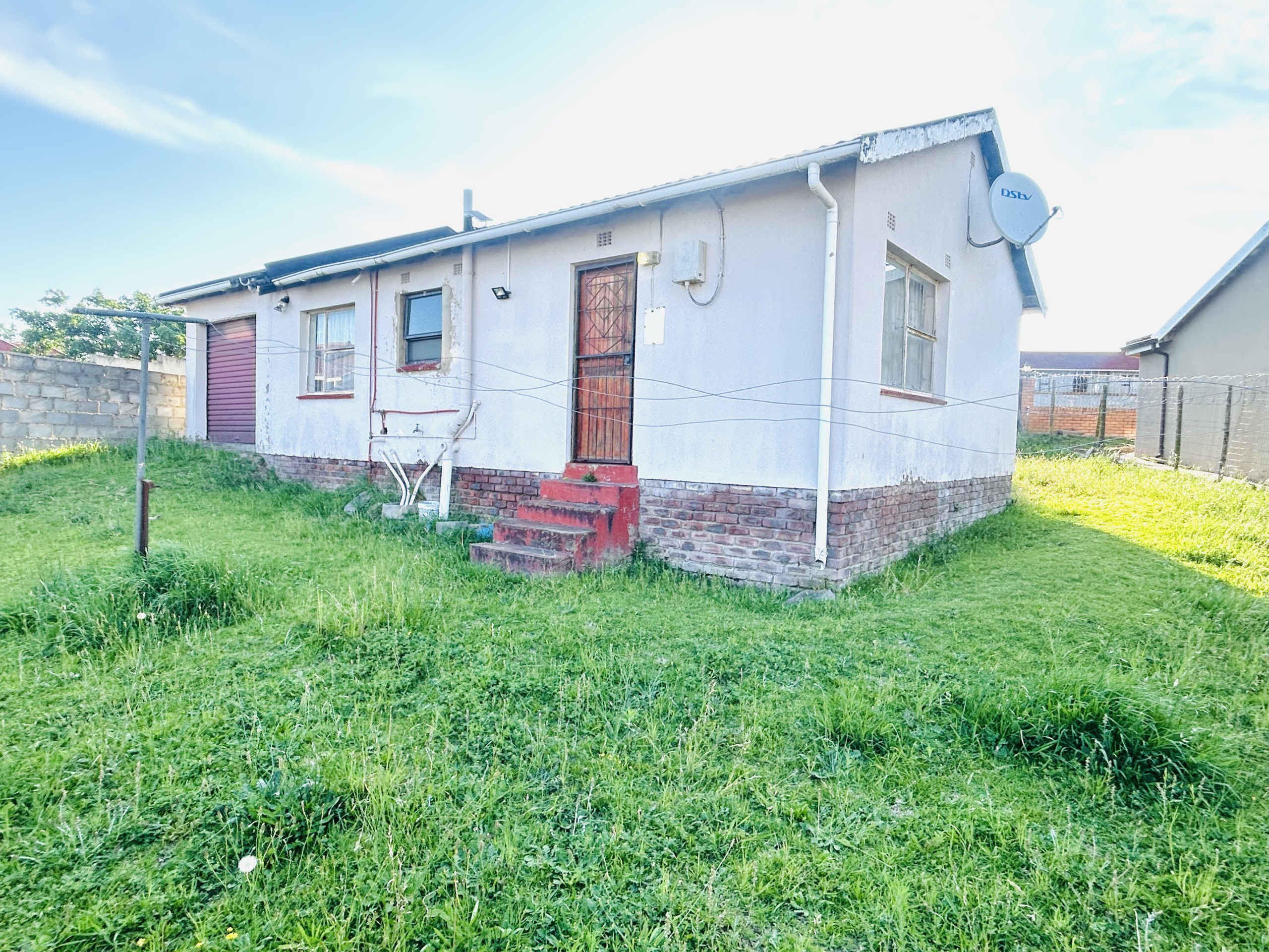 A well-kept family home in Golden Highway for sale!