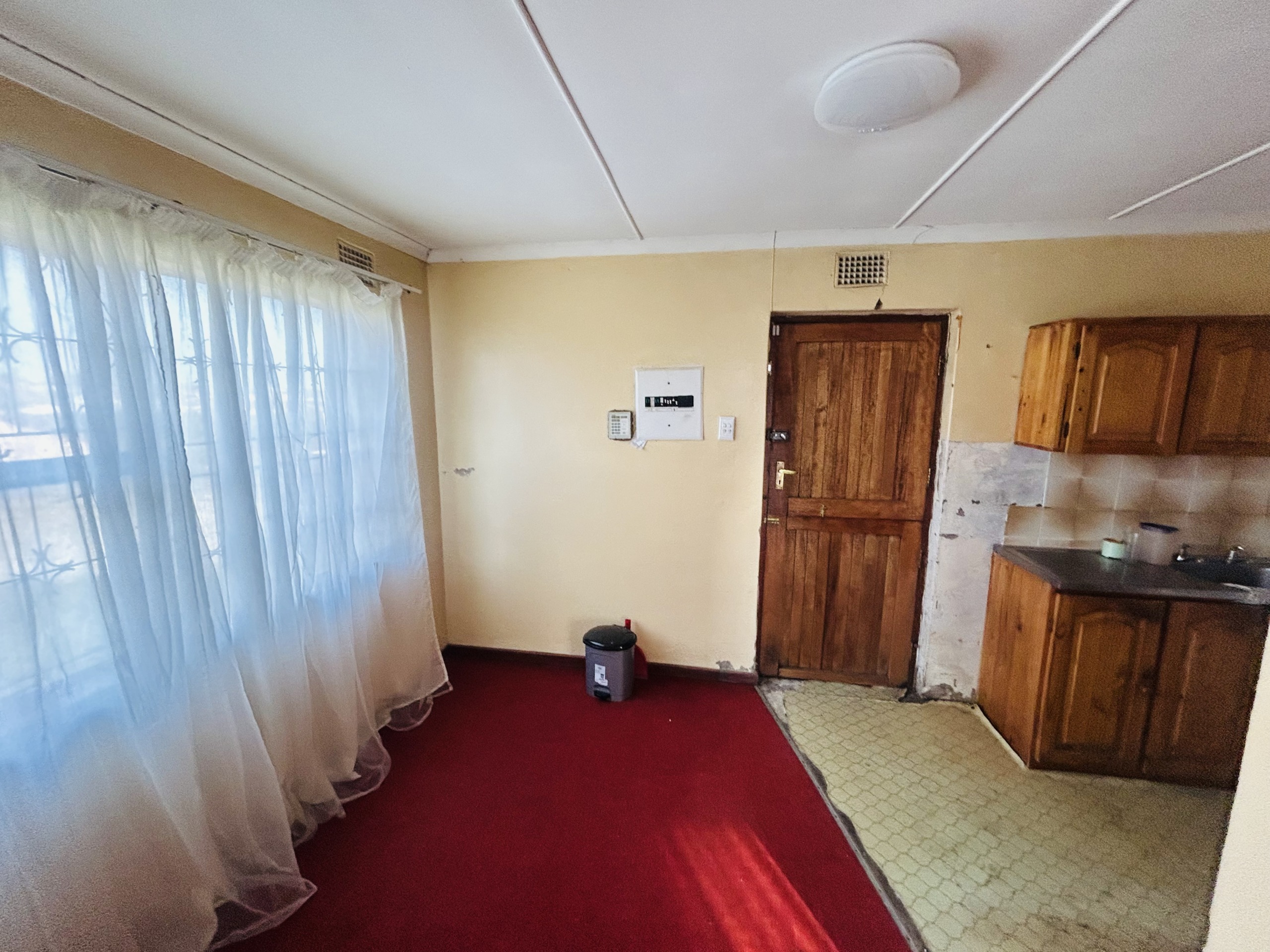 A well-kept family home in Golden Highway for sale!