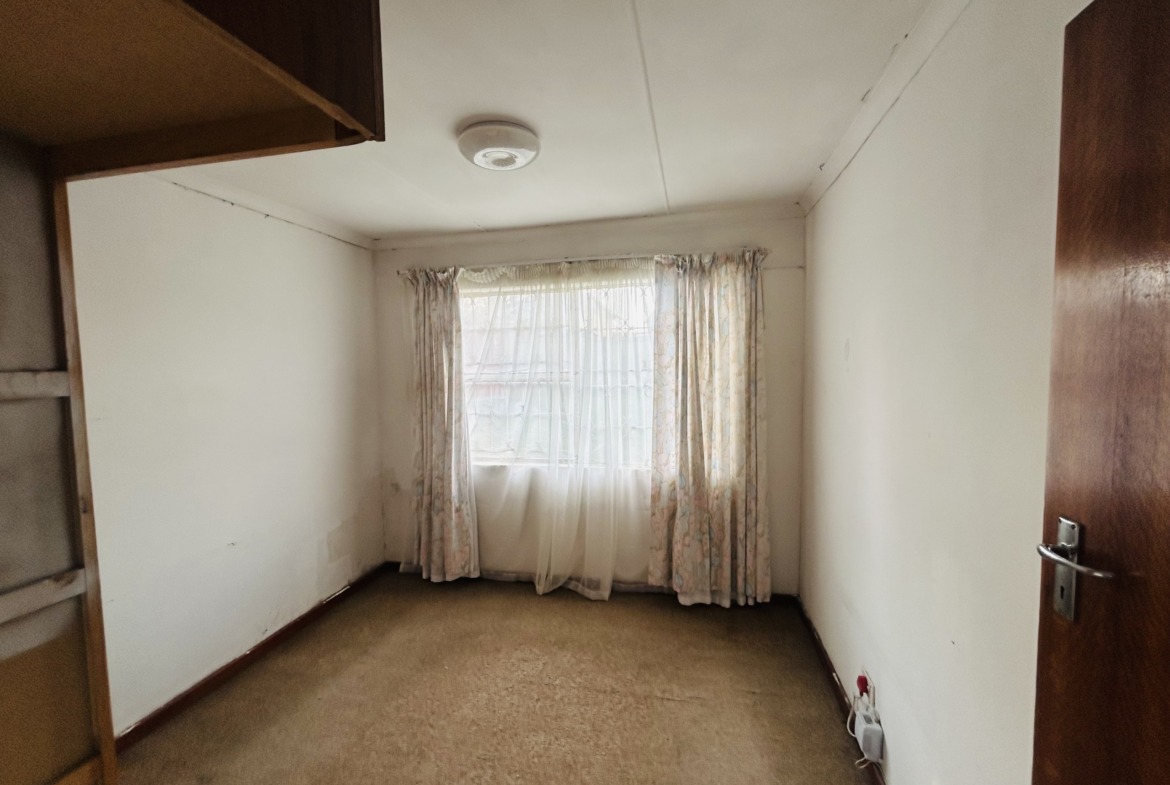 A well-kept family home in Golden Highway for sale!