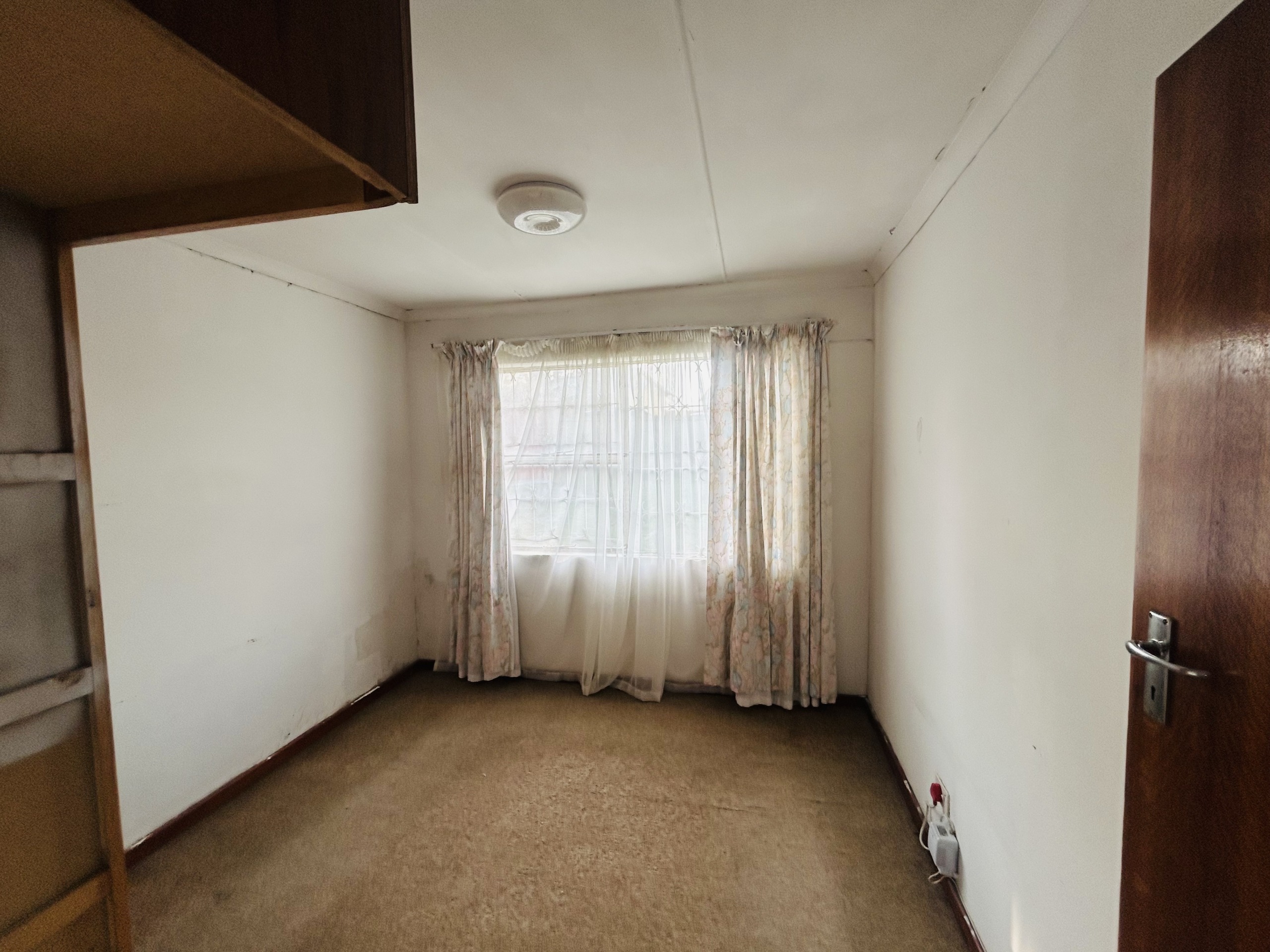 A well-kept family home in Golden Highway for sale!