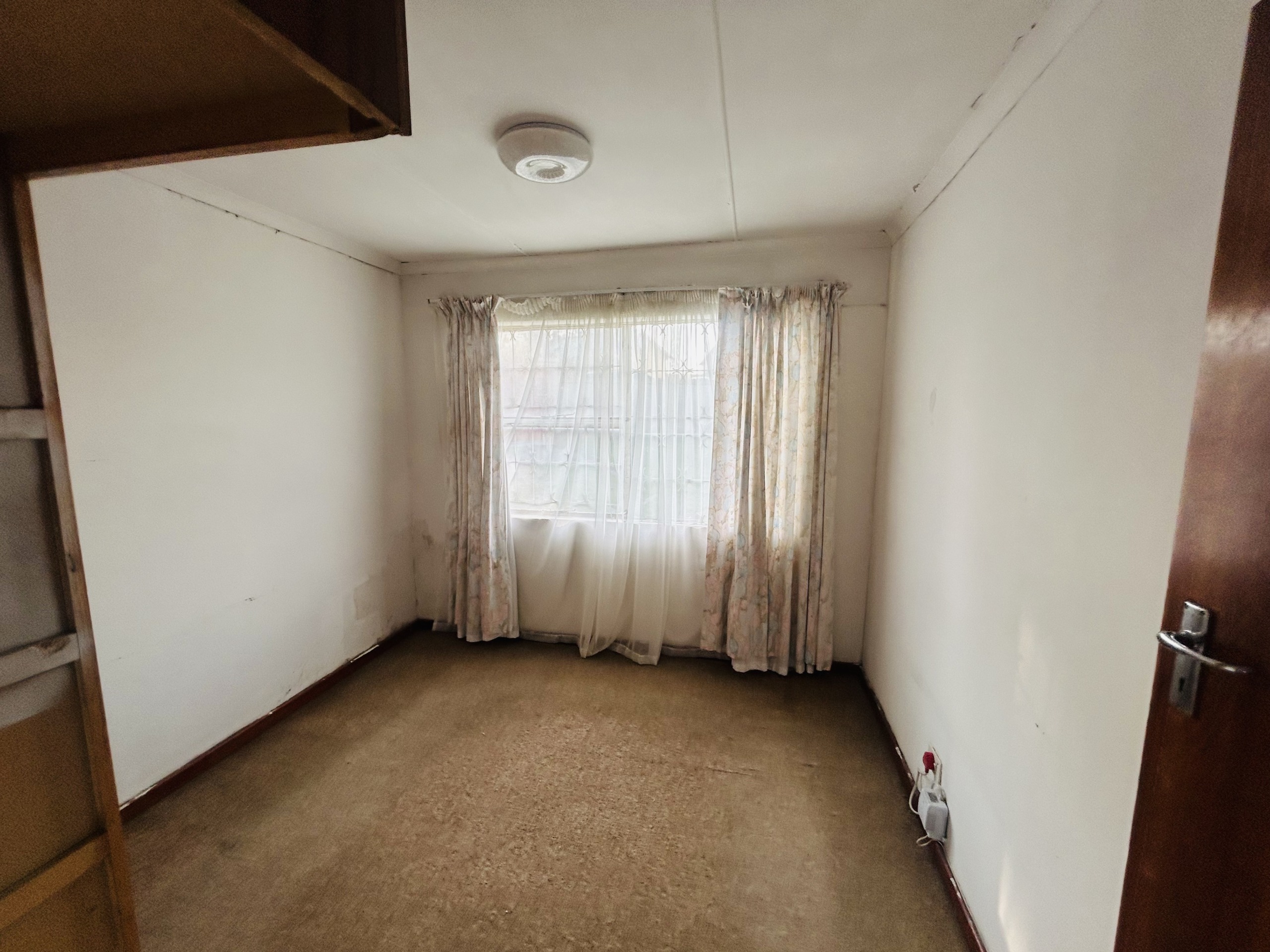 A well-kept family home in Golden Highway for sale!
