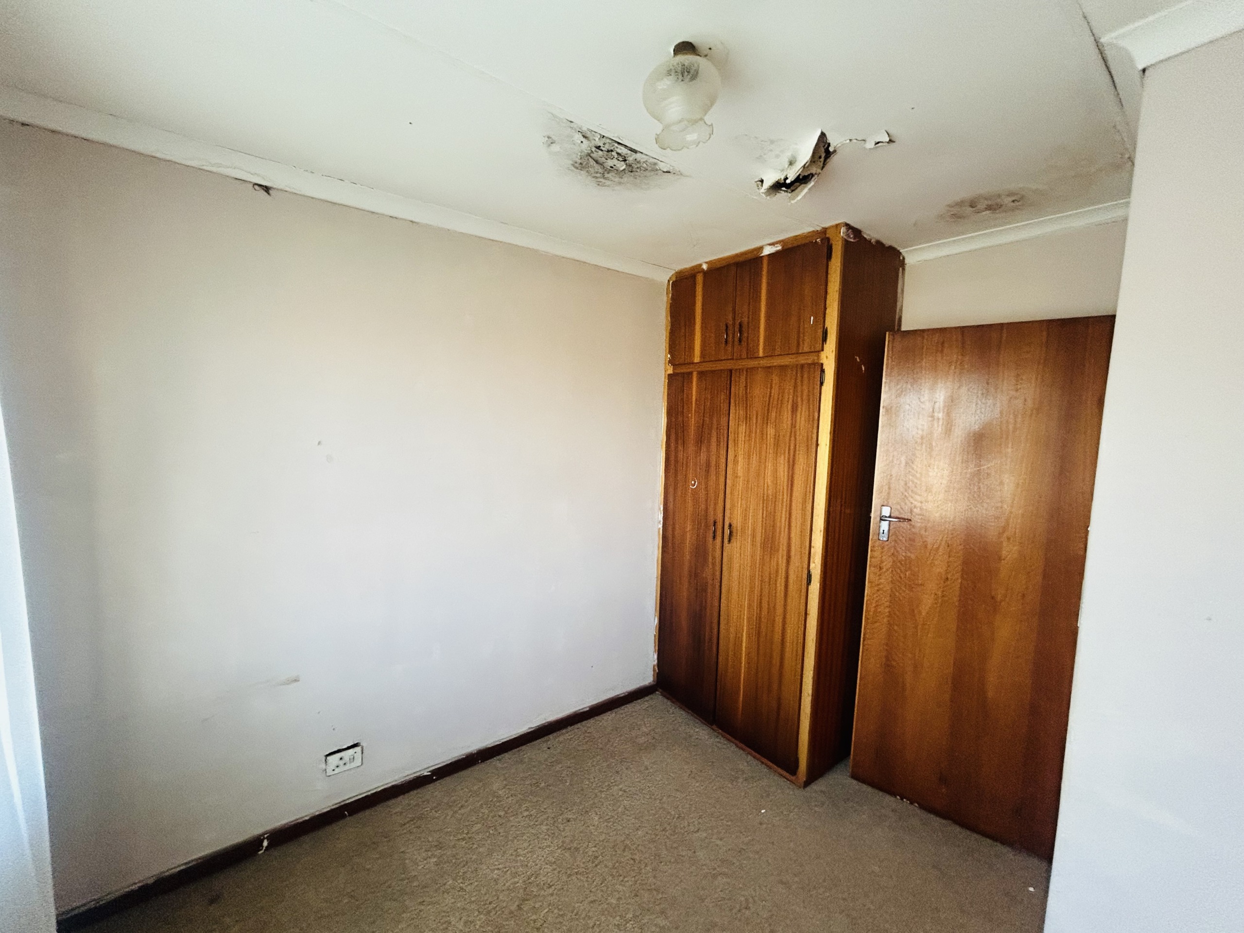 A well-kept family home in Golden Highway for sale!