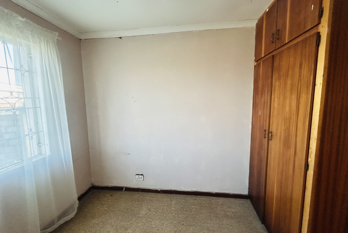 A well-kept family home in Golden Highway for sale!