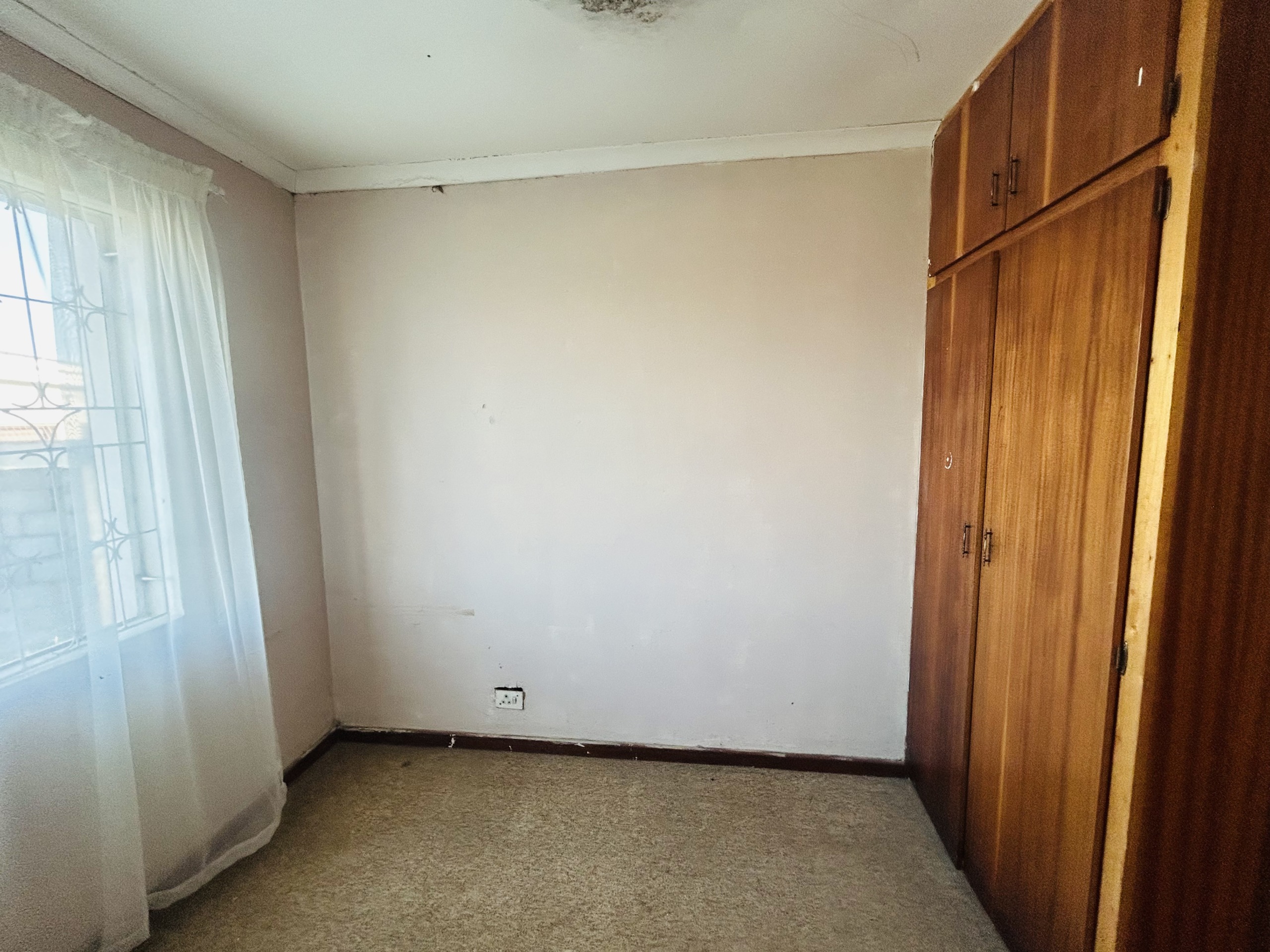 A well-kept family home in Golden Highway for sale!
