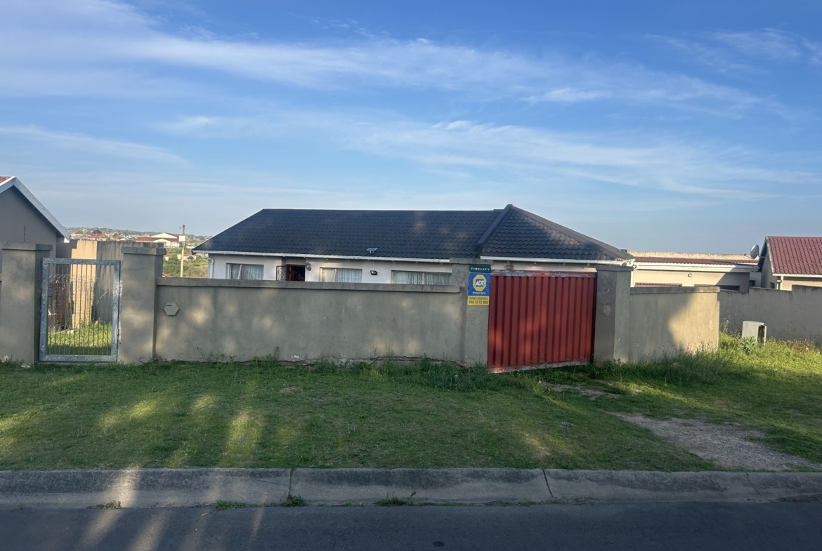 A well-kept family home in Golden Highway for sale!