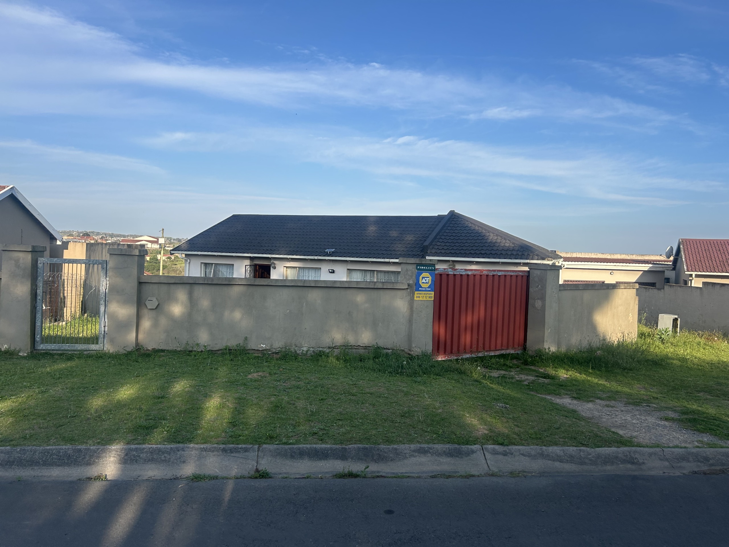 A well-kept family home in Golden Highway for sale!