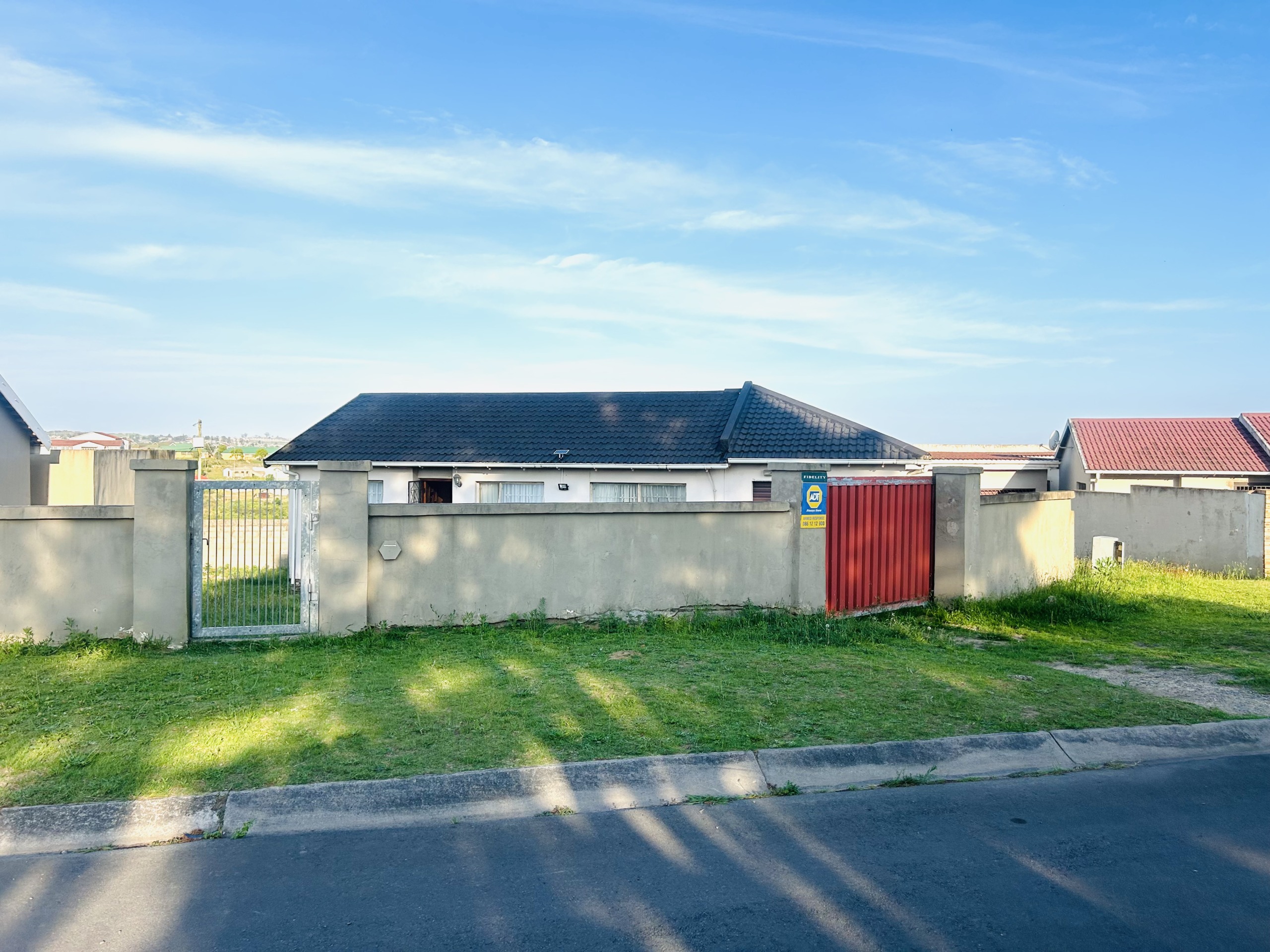 A well-kept family home in Golden Highway for sale!