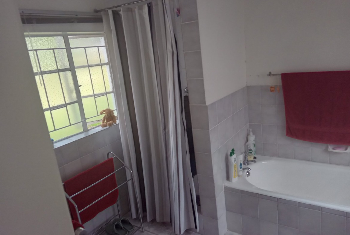 FOUR BEDROOM HOUSE FOR SALE IN KEI ROAD