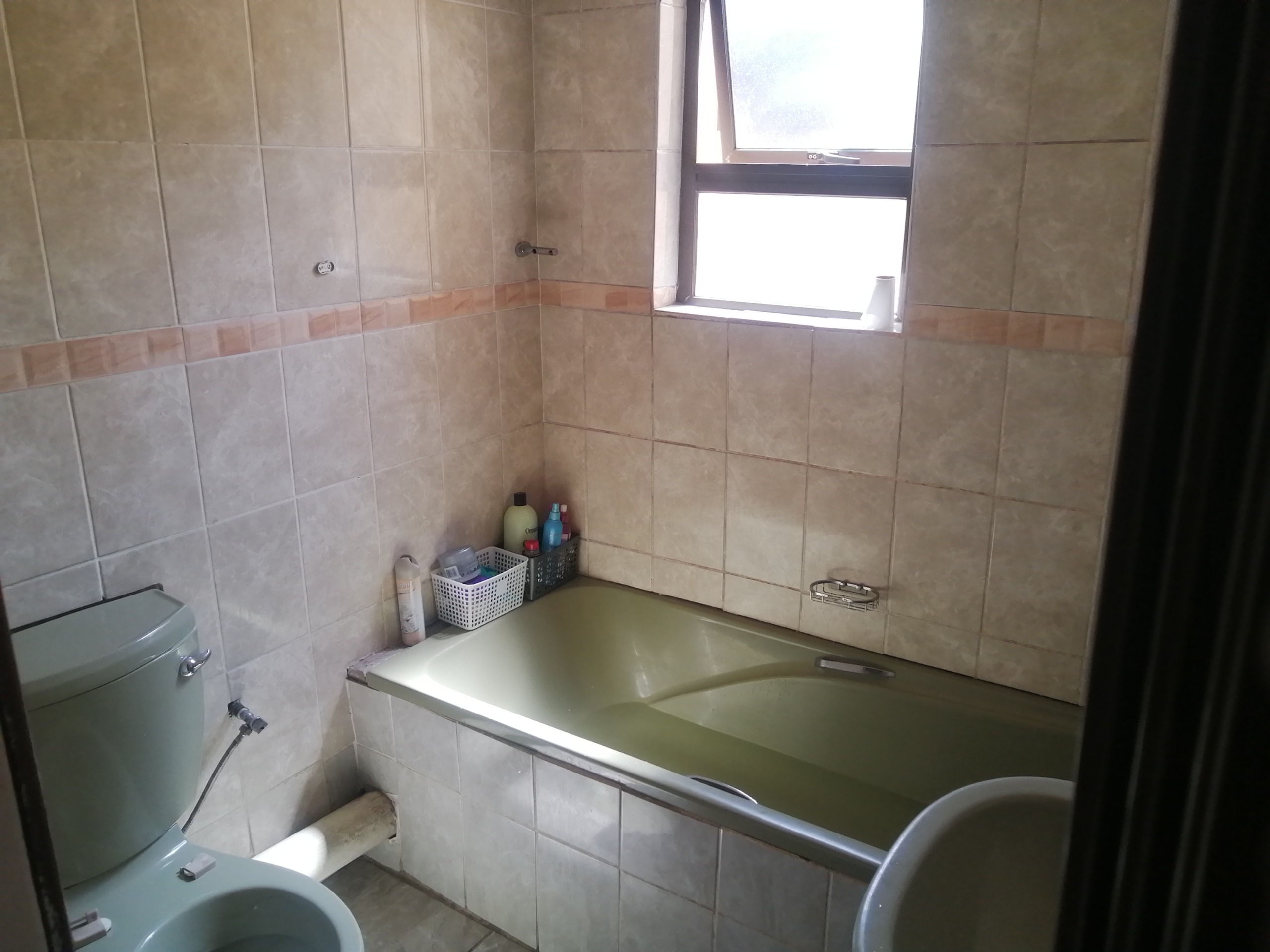 3 BEDROOM HOUSE & 3 BEDROOM GRANNY FLAT FOR SALE!