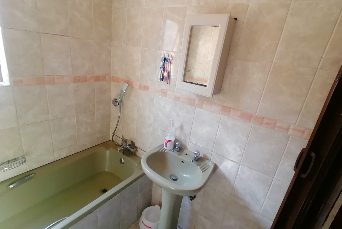 3 BEDROOM HOUSE & 3 BEDROOM GRANNY FLAT FOR SALE!