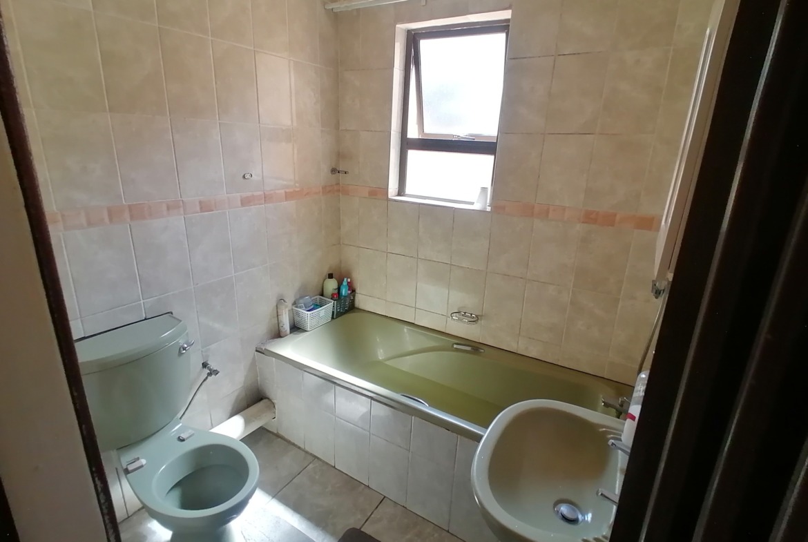 3 BEDROOM HOUSE & 3 BEDROOM GRANNY FLAT FOR SALE!