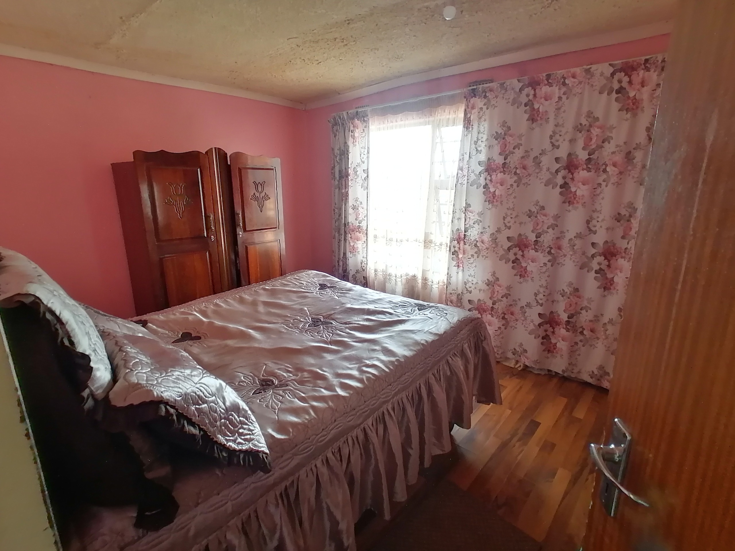 3 BEDROOM HOUSE & 3 BEDROOM GRANNY FLAT FOR SALE!