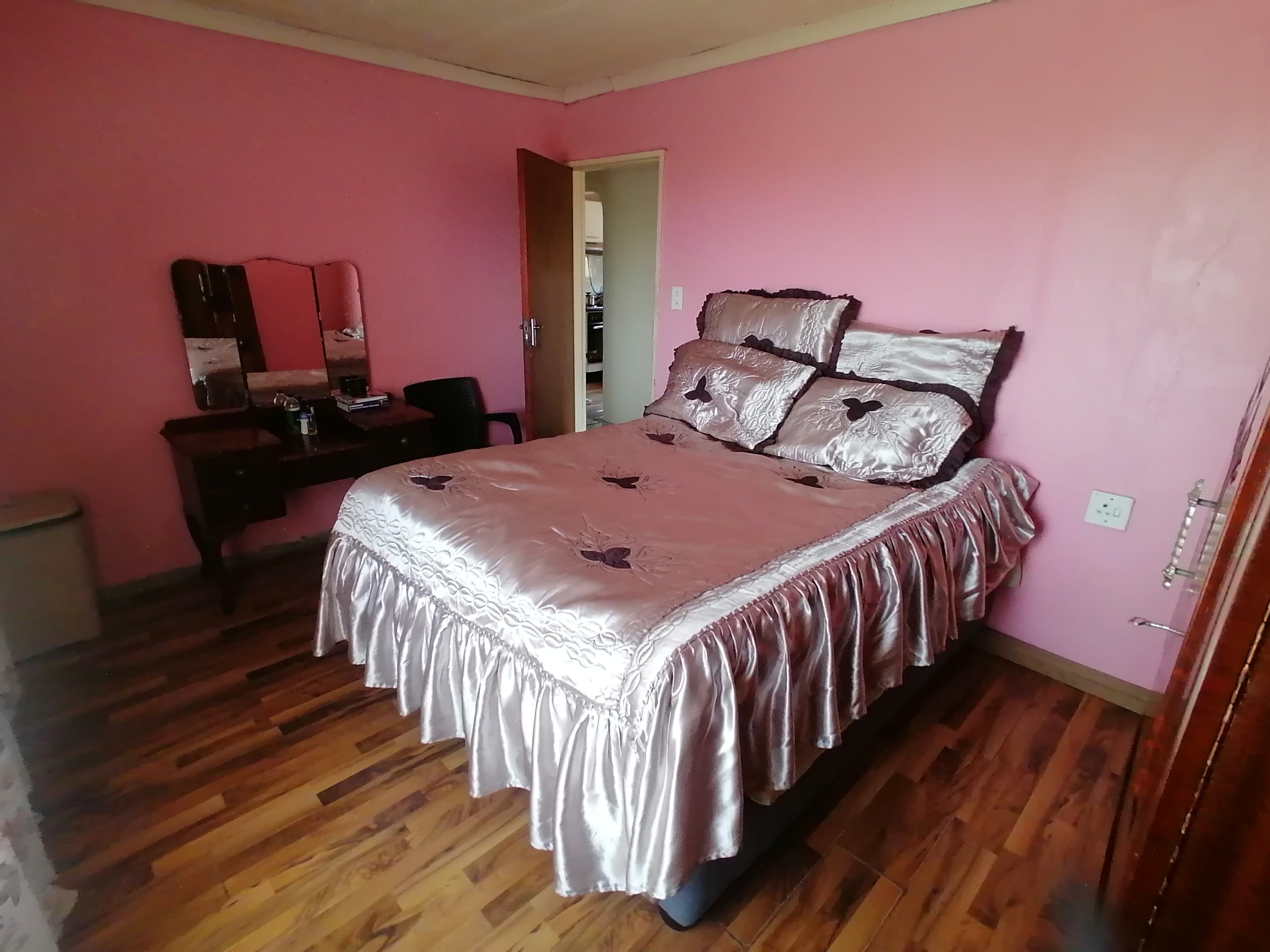 3 BEDROOM HOUSE & 3 BEDROOM GRANNY FLAT FOR SALE!