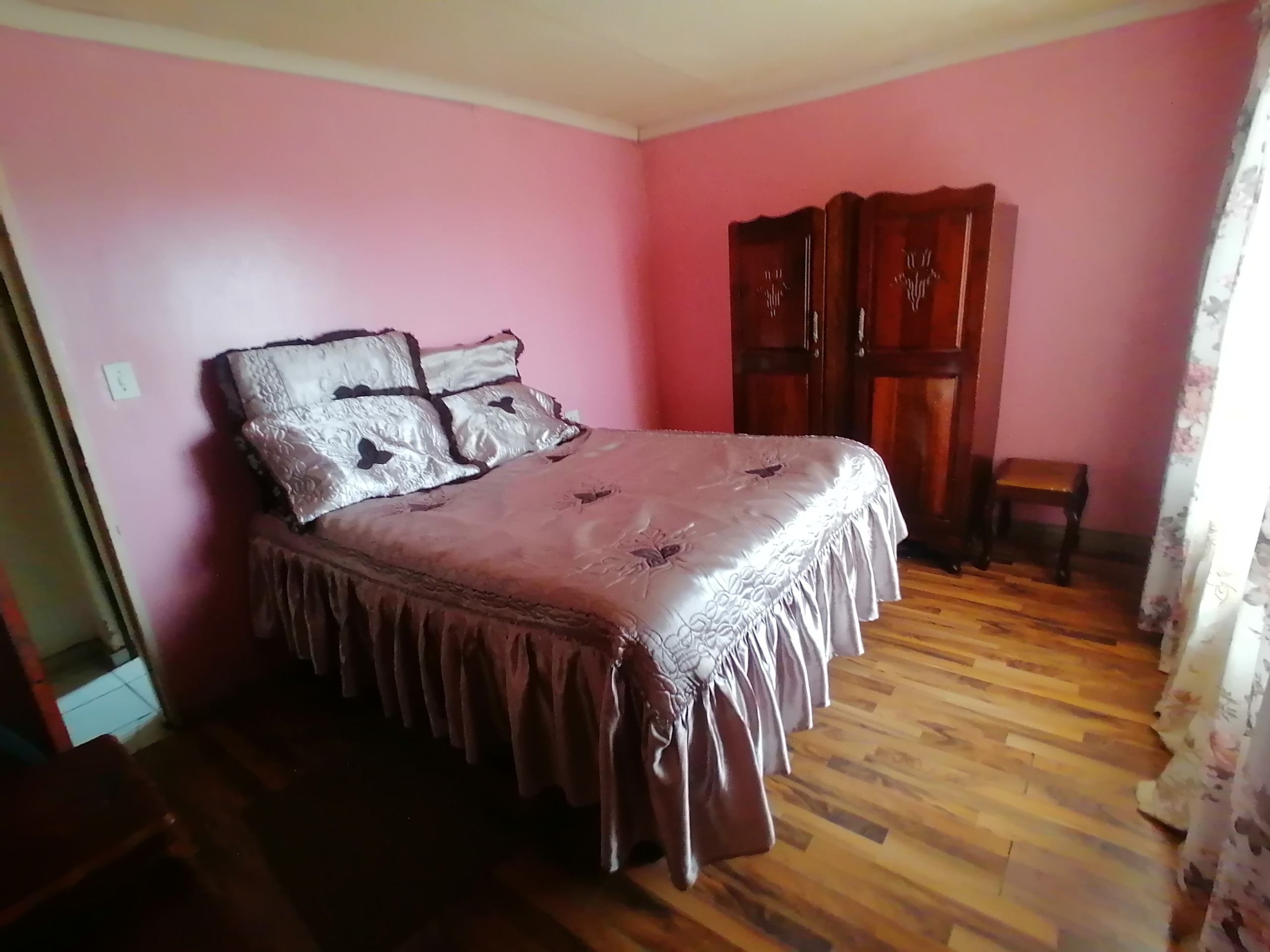 3 BEDROOM HOUSE & 3 BEDROOM GRANNY FLAT FOR SALE!