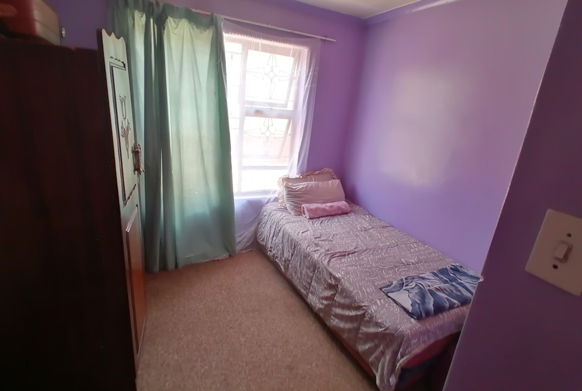 3 BEDROOM HOUSE & 3 BEDROOM GRANNY FLAT FOR SALE!