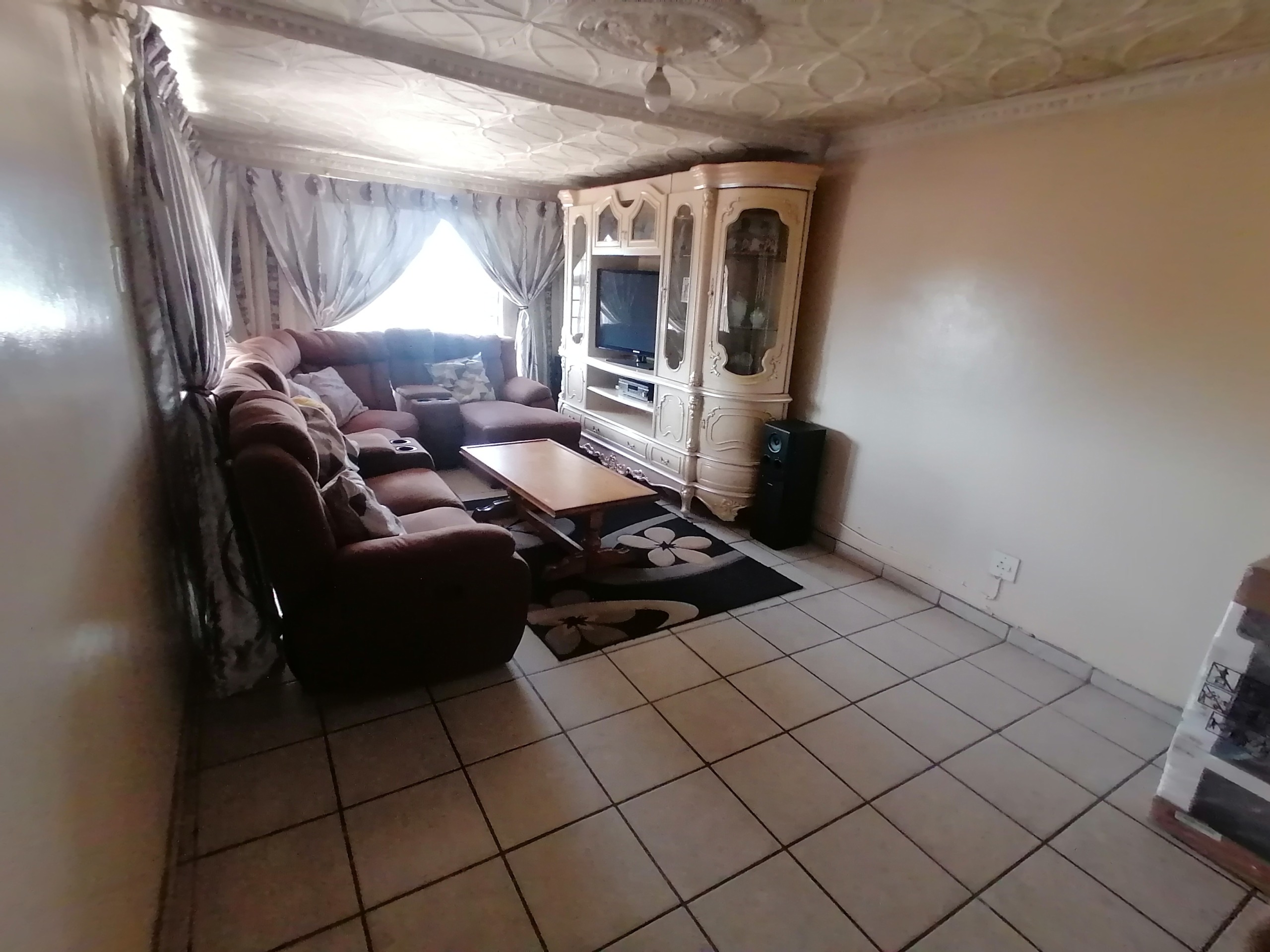 3 BEDROOM HOUSE & 3 BEDROOM GRANNY FLAT FOR SALE!