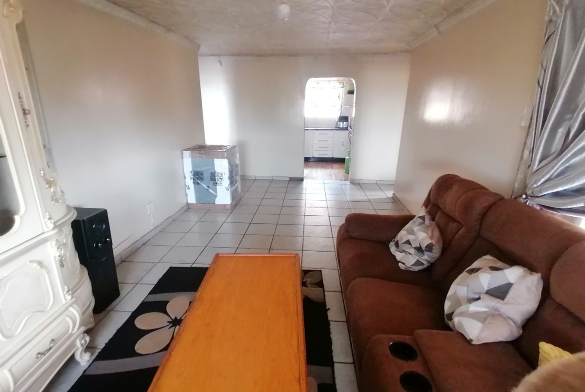 3 BEDROOM HOUSE & 3 BEDROOM GRANNY FLAT FOR SALE!