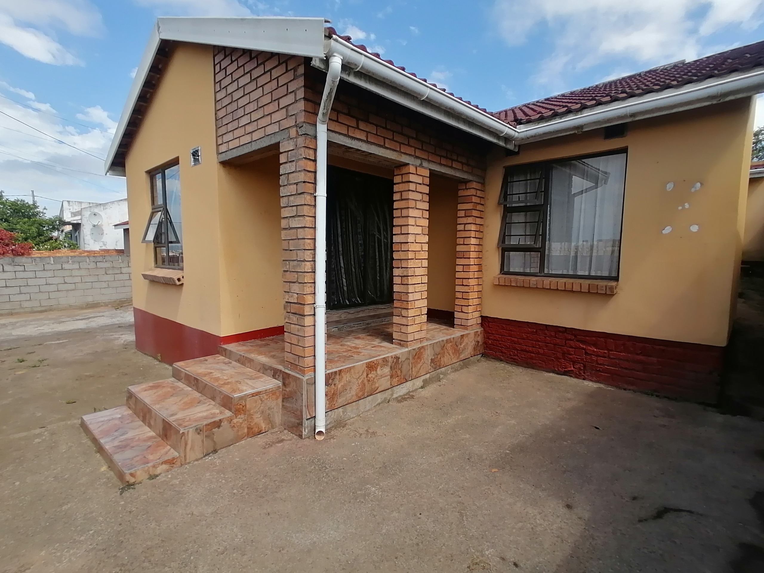 3 BEDROOM HOUSE & 3 BEDROOM GRANNY FLAT FOR SALE!