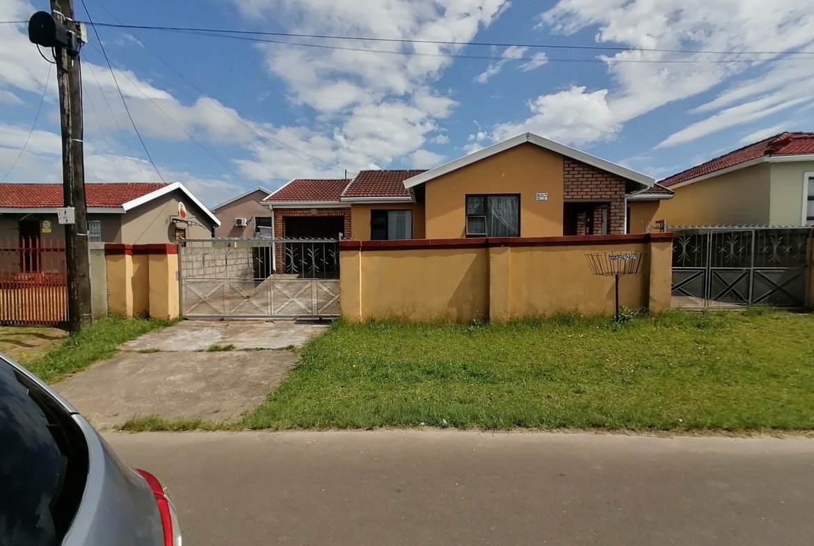 3 BEDROOM HOUSE & 3 BEDROOM GRANNY FLAT FOR SALE!