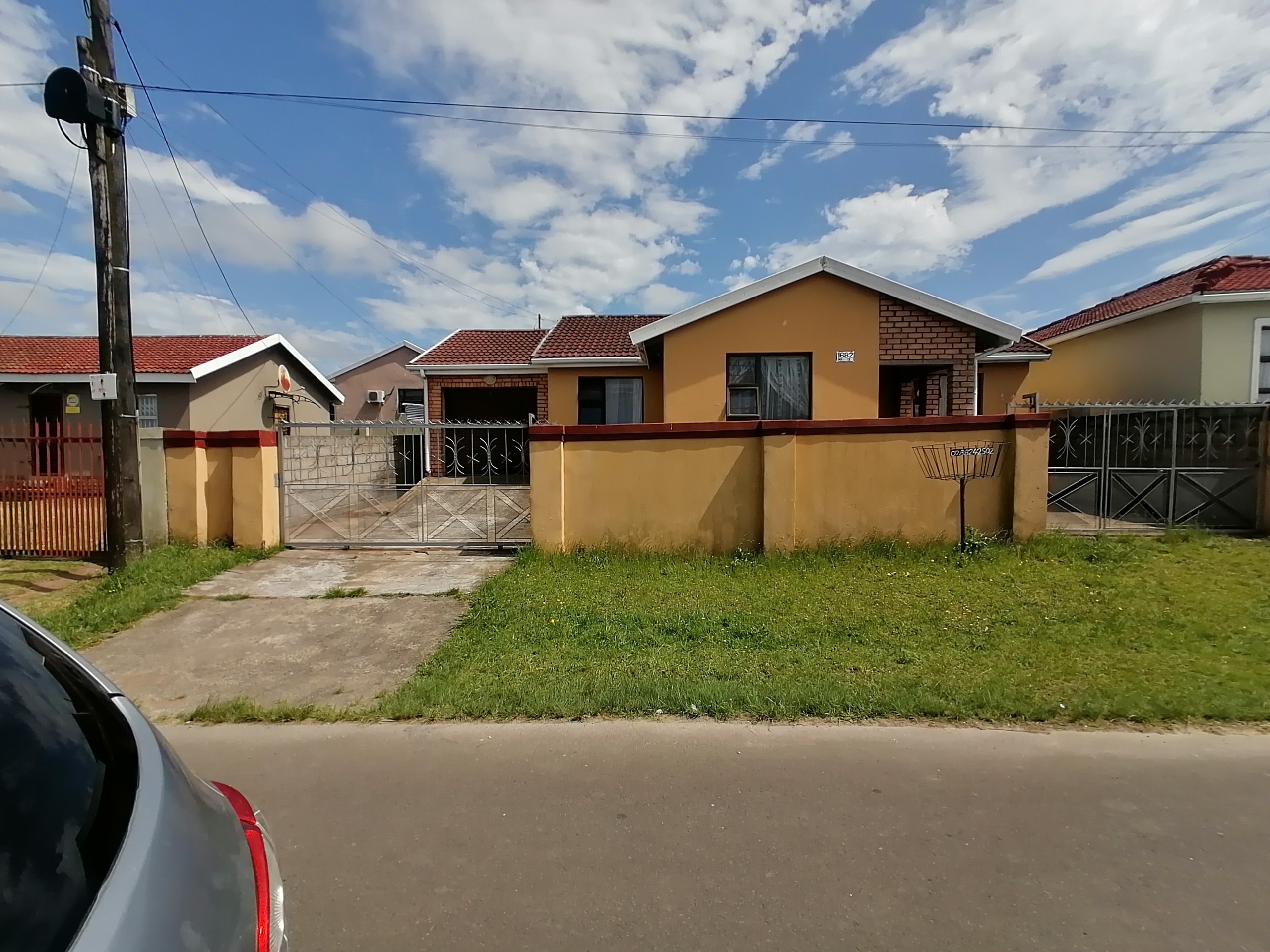 3 BEDROOM HOUSE & 3 BEDROOM GRANNY FLAT FOR SALE!