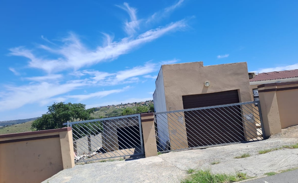 4 bedroom home in NU 16 Mdantsane for sale