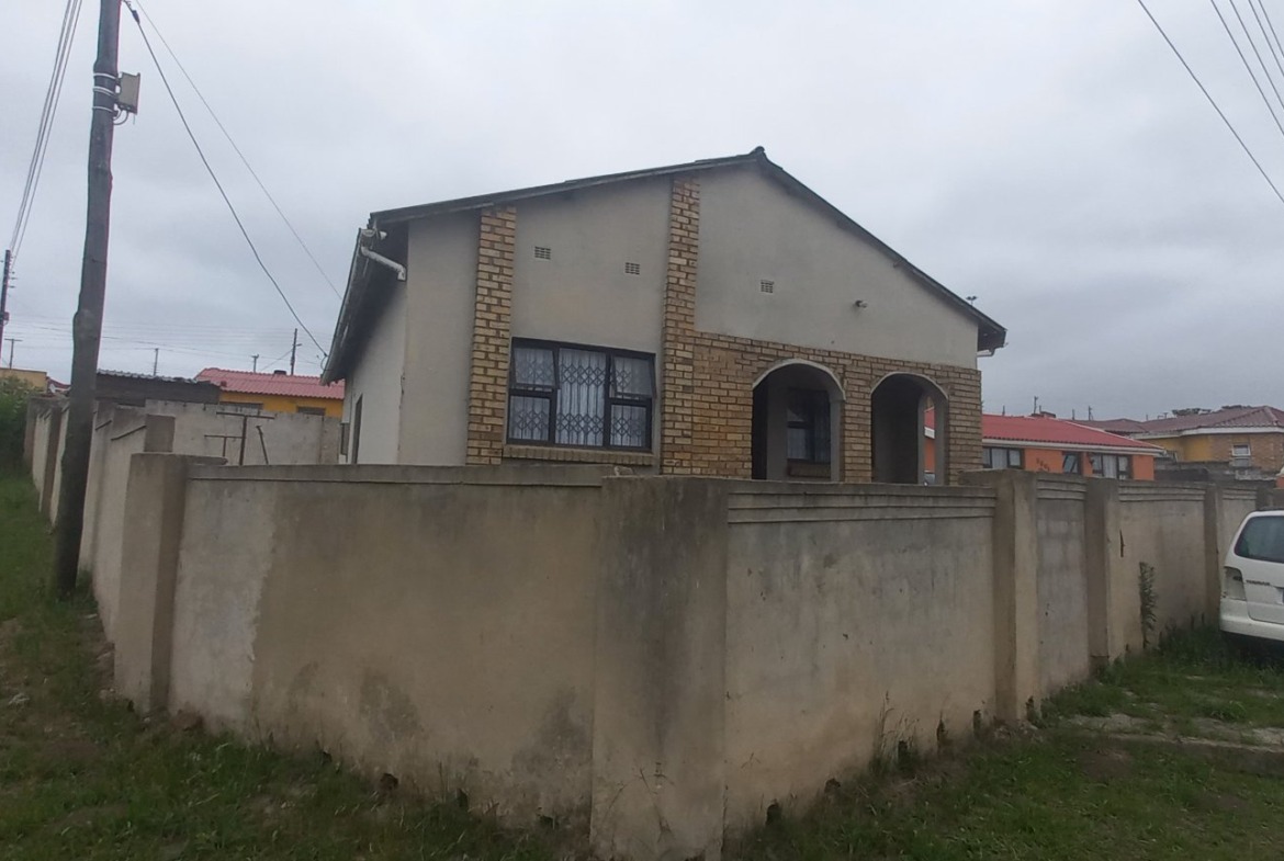 Secure & Spacious Family Living in a Prime Location