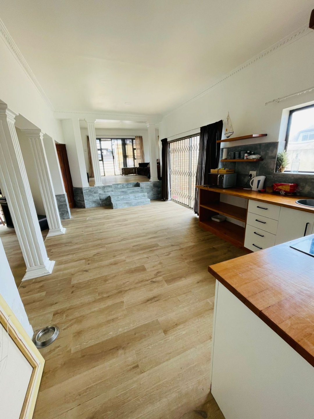 10 3 Bedroom House for Sale in Gonubie