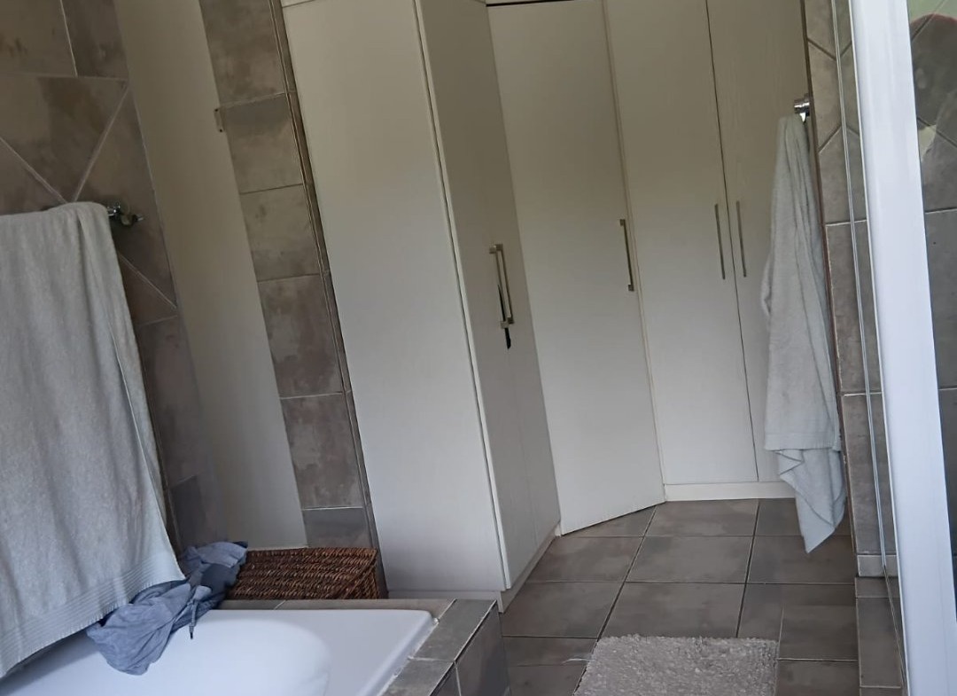 Charming Family Home with Granny Flat and Bachelor Apartment in Abbotsford For sale!
