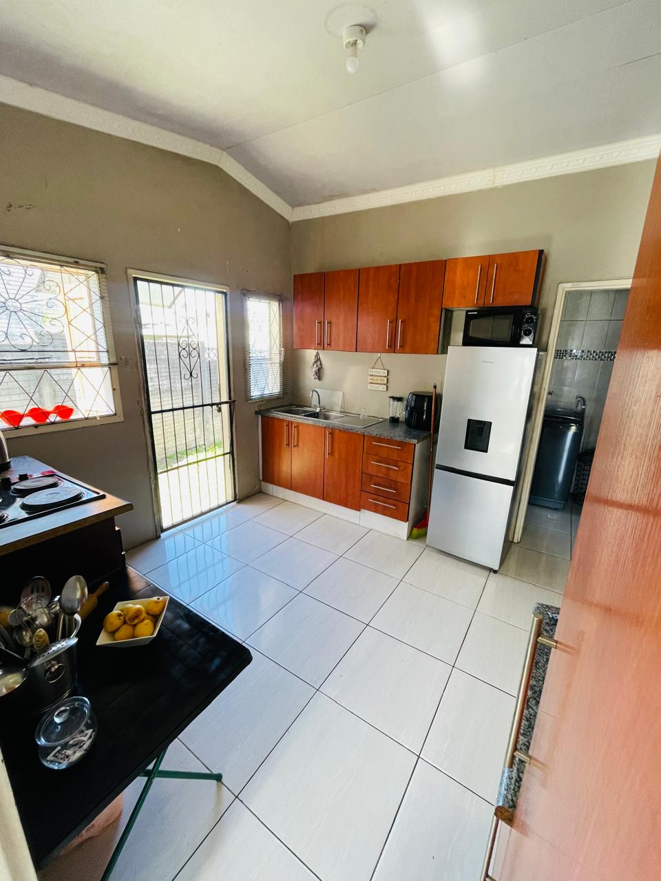 10 2 Bedroom House for Sale in Buffalo Flats