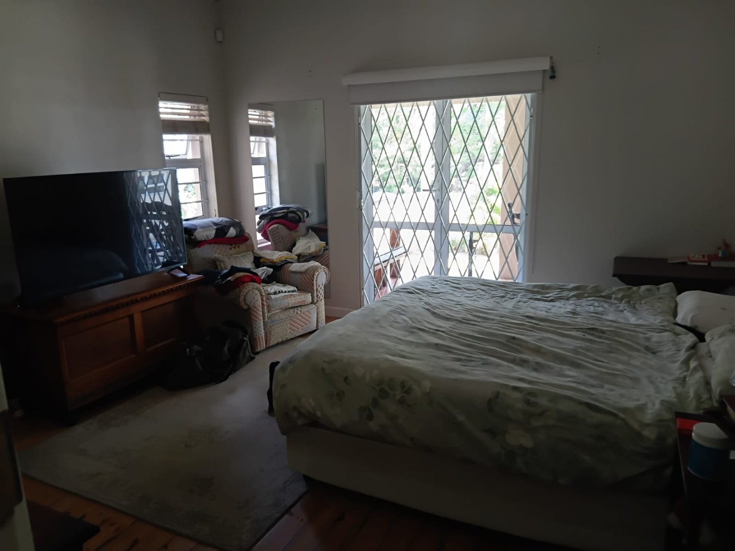 12 Charming Family Home with Granny Flat and Bachelor Apartment in Abbotsford For sale!