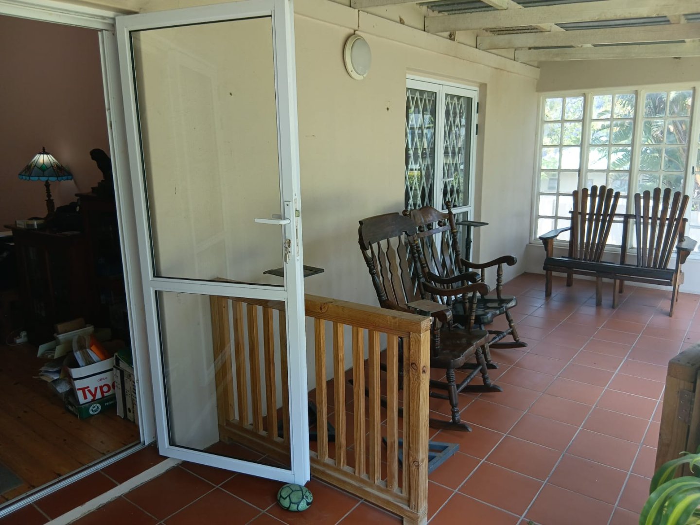 13 Charming Family Home with Granny Flat and Bachelor Apartment in Abbotsford For sale!