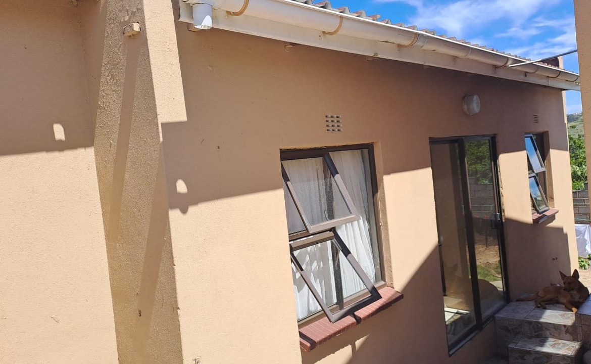 4 bedroom home in NU 16 Mdantsane for sale