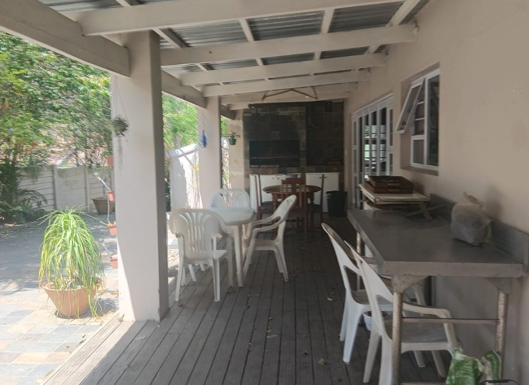 Charming Family Home with Granny Flat and Bachelor Apartment in Abbotsford For sale!