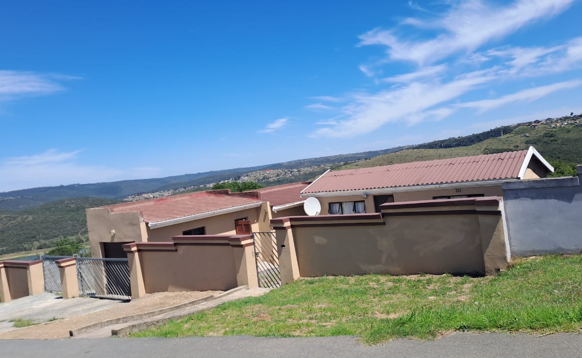 4 bedroom home in NU 16 Mdantsane for sale
