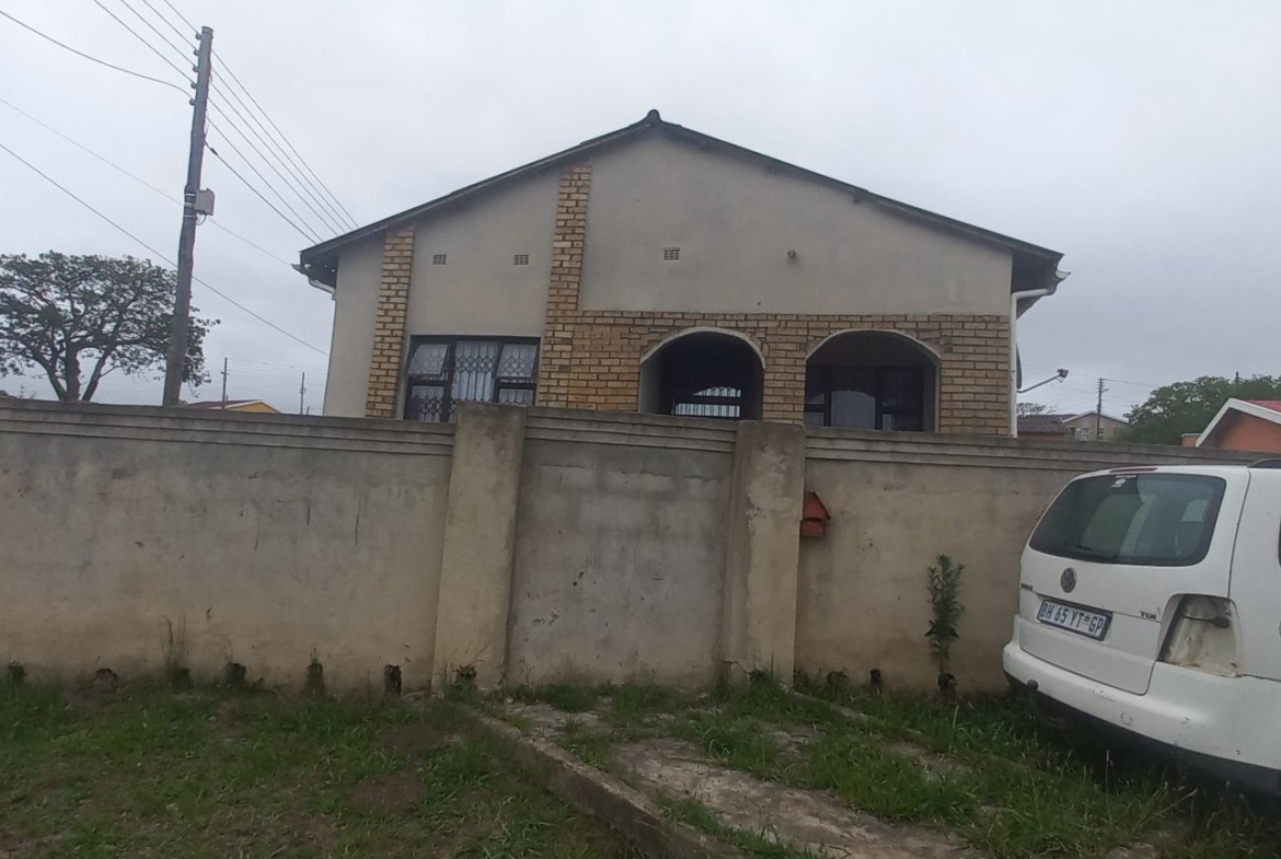 Secure & Spacious Family Living in a Prime Location