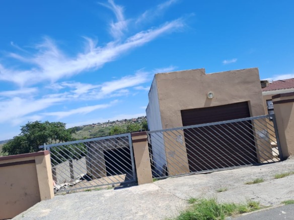 4 bedroom home in NU 16 Mdantsane for sale