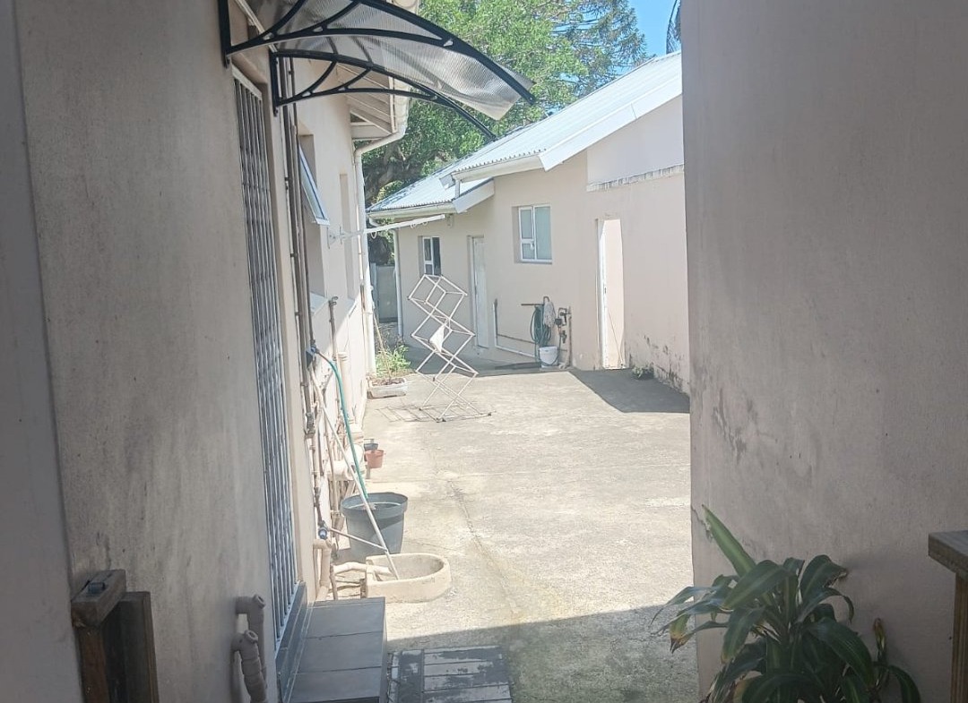 Charming Family Home with Granny Flat and Bachelor Apartment in Abbotsford For sale!