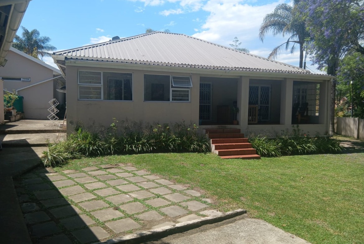 Charming Family Home with Granny Flat and Bachelor Apartment in Abbotsford For sale!